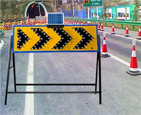 太（tài）陽能路（lù）麵指（zhǐ）示LED燈